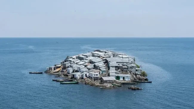Tiny Island of 500 Inhabitants Becomes a Battleground, a Haven of Casinos and Brothels