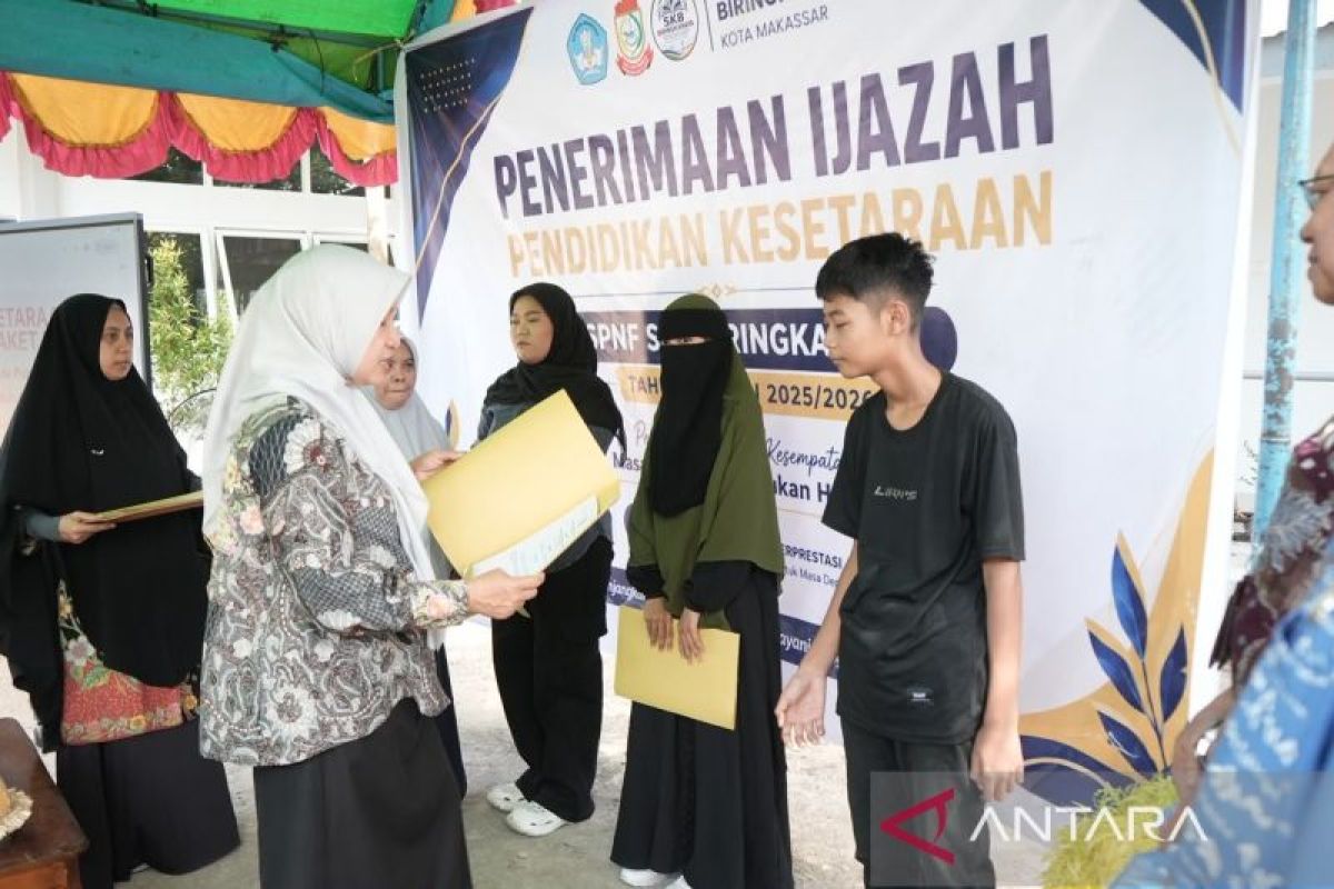 Spirit of Learning: 108 Makassar Sanitation Workers Earn Equivalency Diplomas