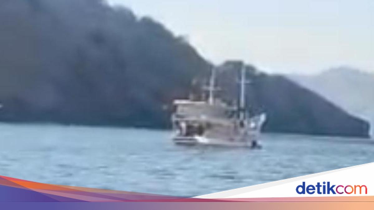 Pinisi Runs Aground in Komodo National Park After Hitting Reef