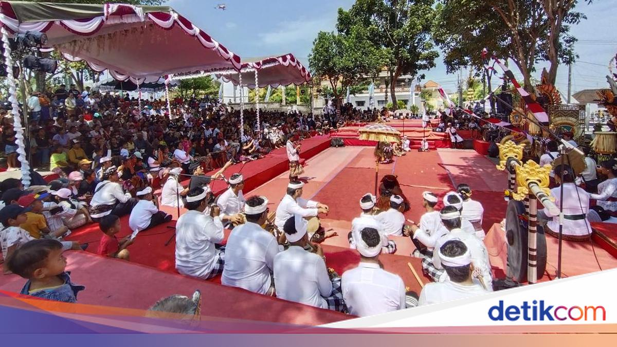 Sacred Dances and Baleganjur Enliven Bedha Traditional Village Cultural Parade