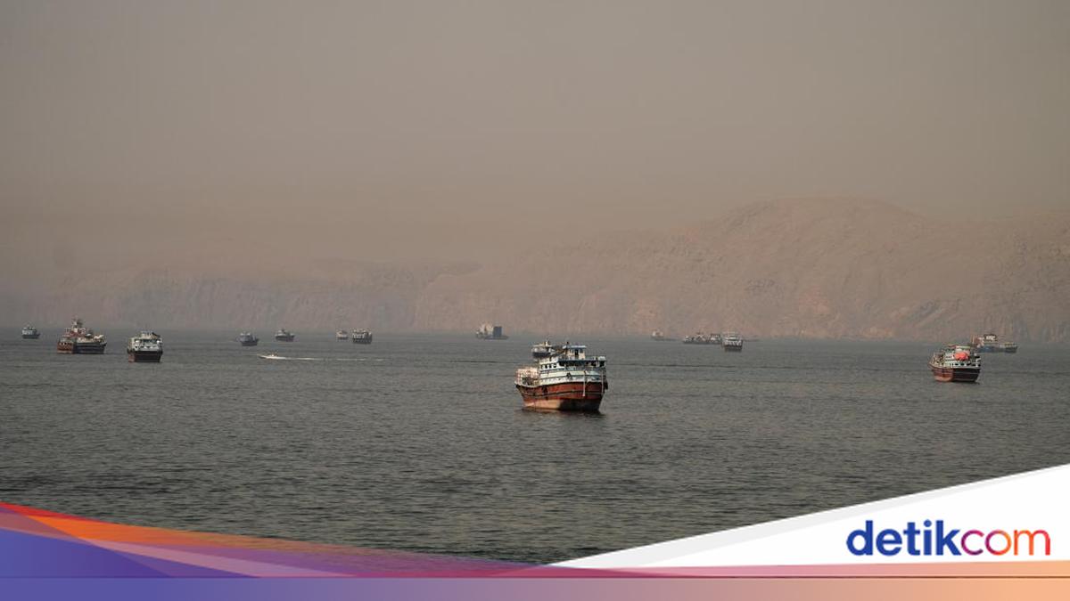 Iran Closes Hormuz Strait Again, This Time Over Ship Passing Without Permit