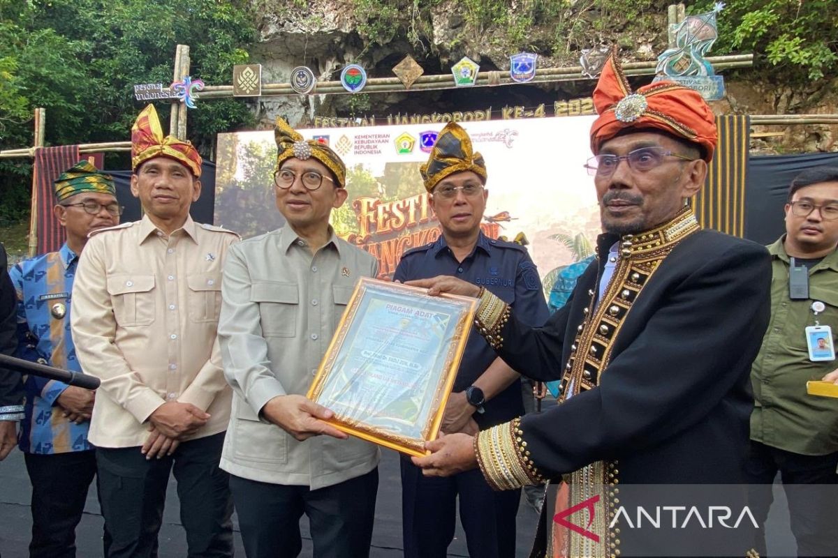 Culture Minister Fadli Zon Receives Honorary Muna Adat Title