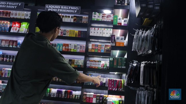 Indonesian Youth Hooked on Vaping Face Serious Health Threats