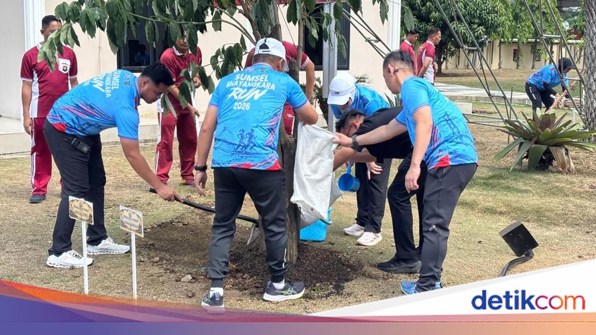 South Sumatra Police Chief Leads Tree Planting to Support Environmental Conservation