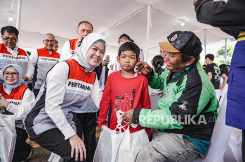 Pertamina Patra Niaga Supports School Uniforms, Staple Foods, and Ultra-Micro Business Programme