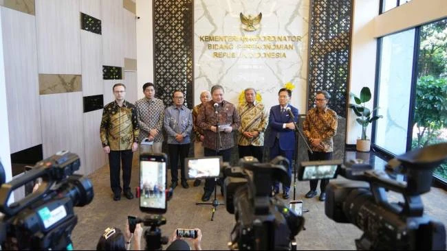 Coordinating Minister Airlangga Urges Ambassadors to Oversee Investment Realisation from Prabowo's Visits