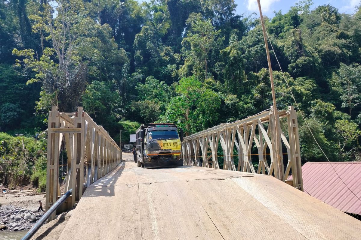 Agam Allocates Rp34.69 Billion to Repair 20 Bridges Damaged by Disasters