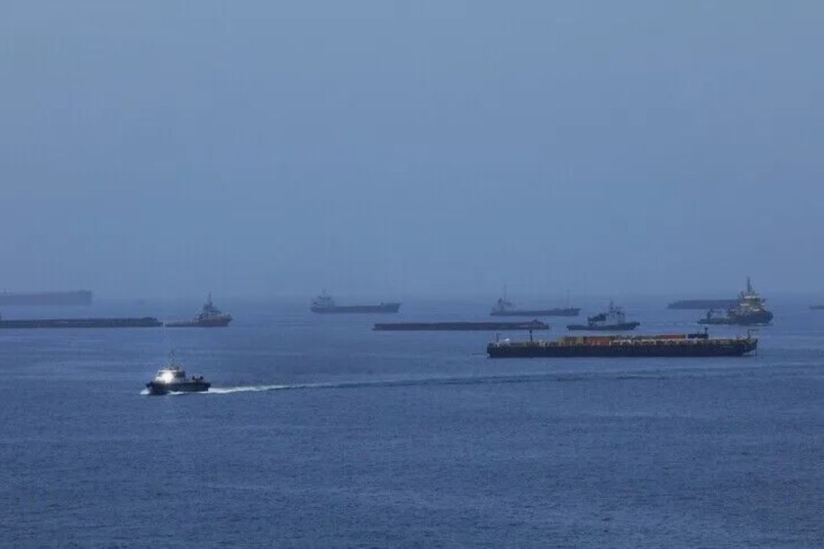 Iran and Oman discuss Hormuz situation after renewed closure