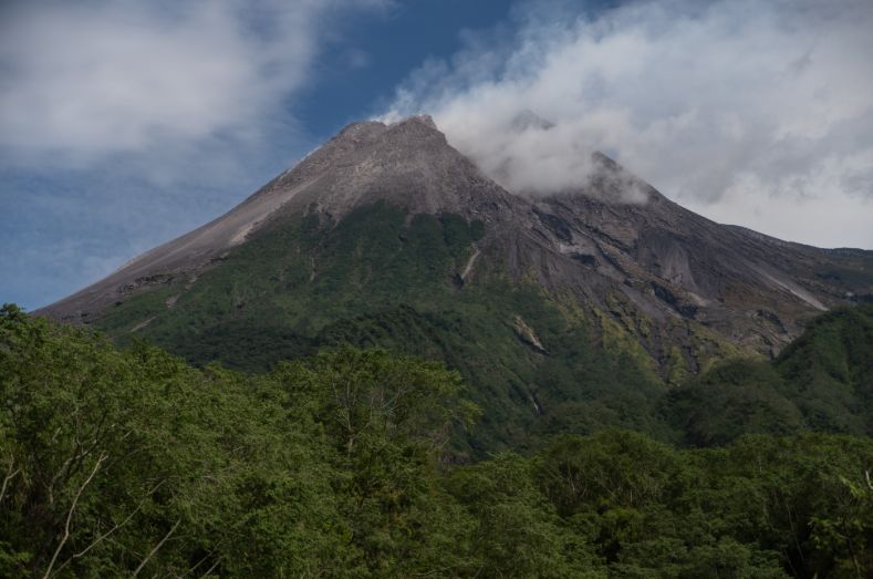 Regarding Illegal Hiking on Mount Merapi, DPR RI Stresses That Safety Aspects Are Non-Negotiable