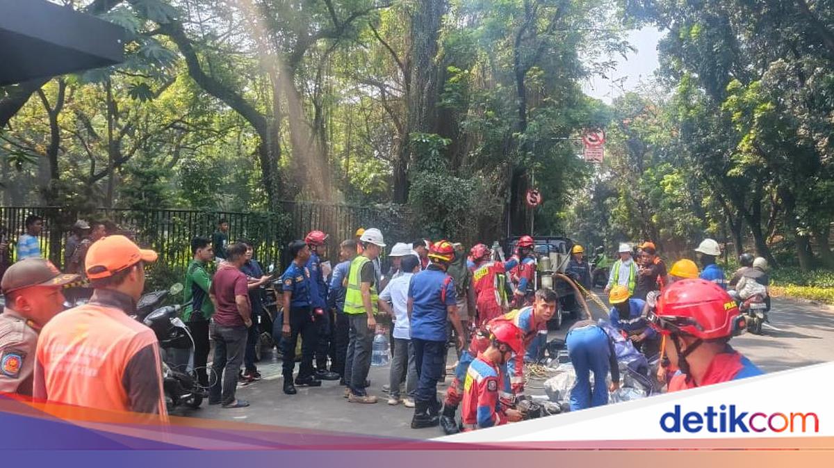 Three Workers Die in East Jakarta Culvert, Suspected Gas Inhalation