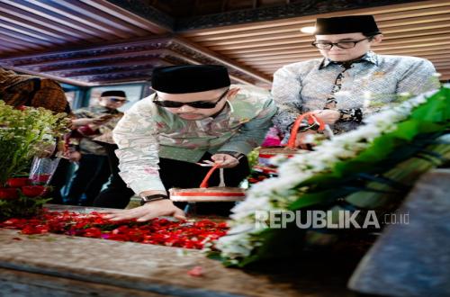 Visiting Bung Hatta's Grave, Dekopin Commits to Cooperative Modernisation Through Young Generation Succession