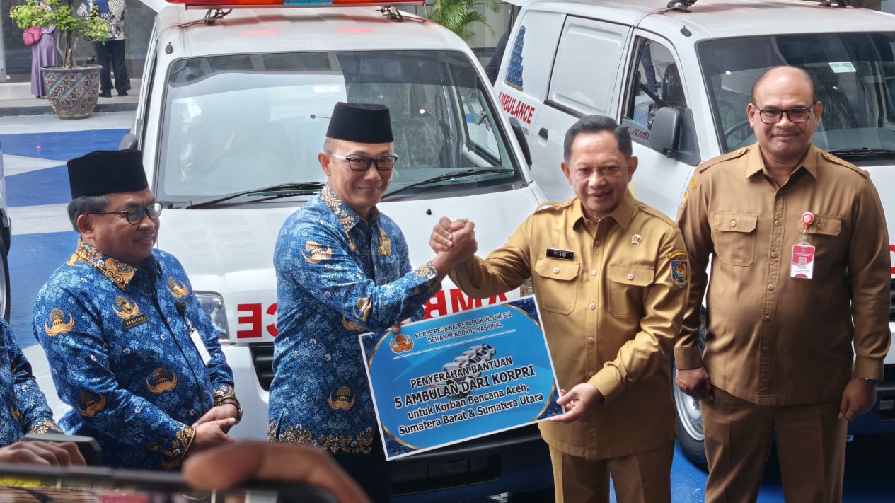 PRR Task Force Distributes 5 Ambulances from Korpri to Sumatran Disaster Areas