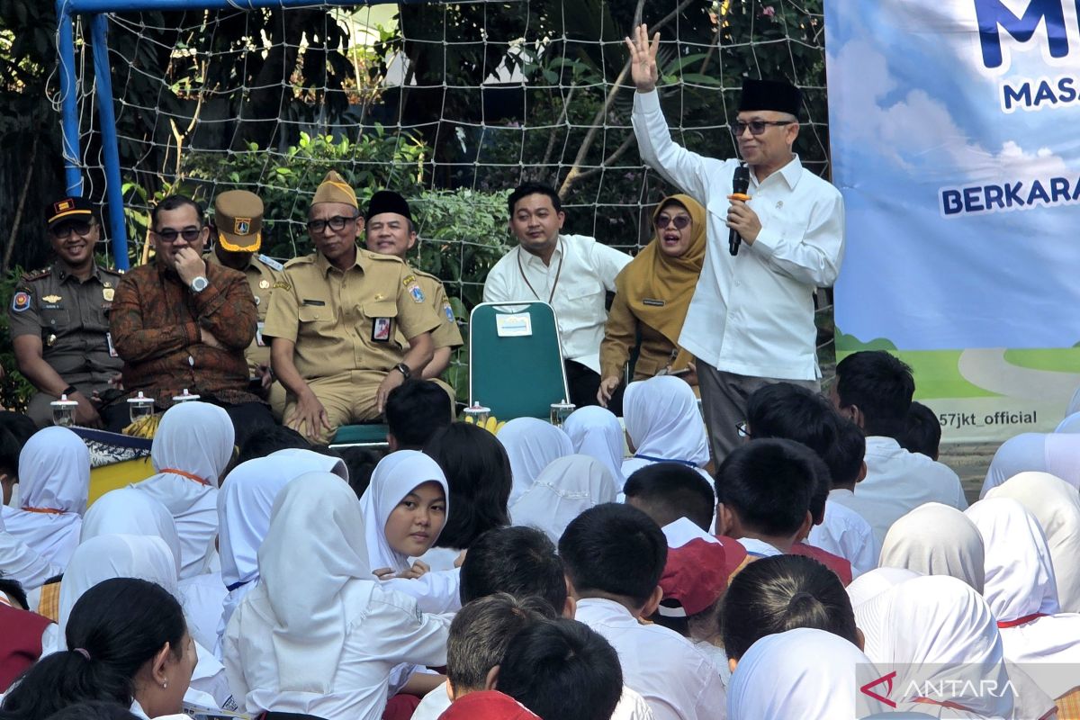 Deputy Minister Proposes Weekly Book Reading to Boost Student Literacy