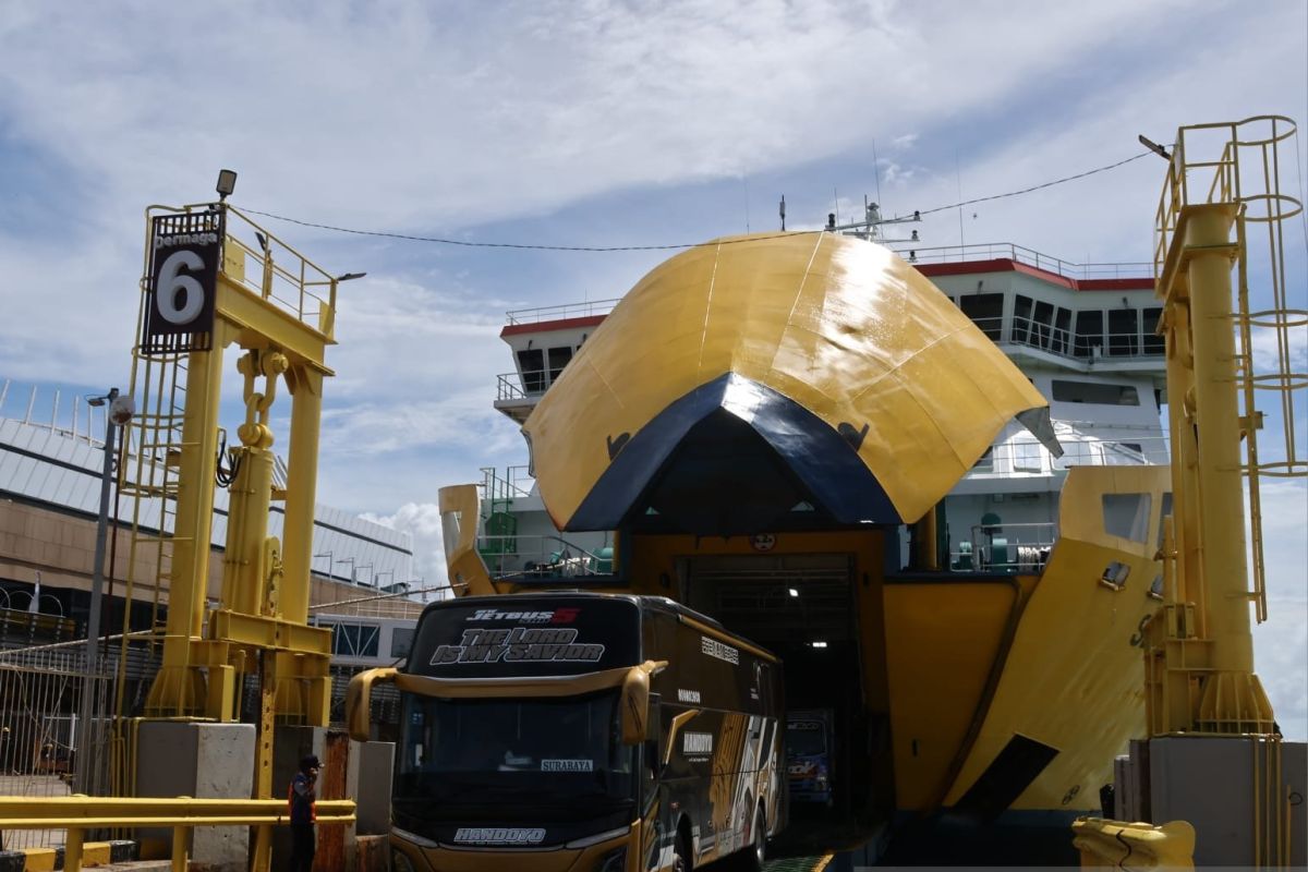 ASDP assures Sunda Strait crossings normal despite increased Anak Krakatau activity