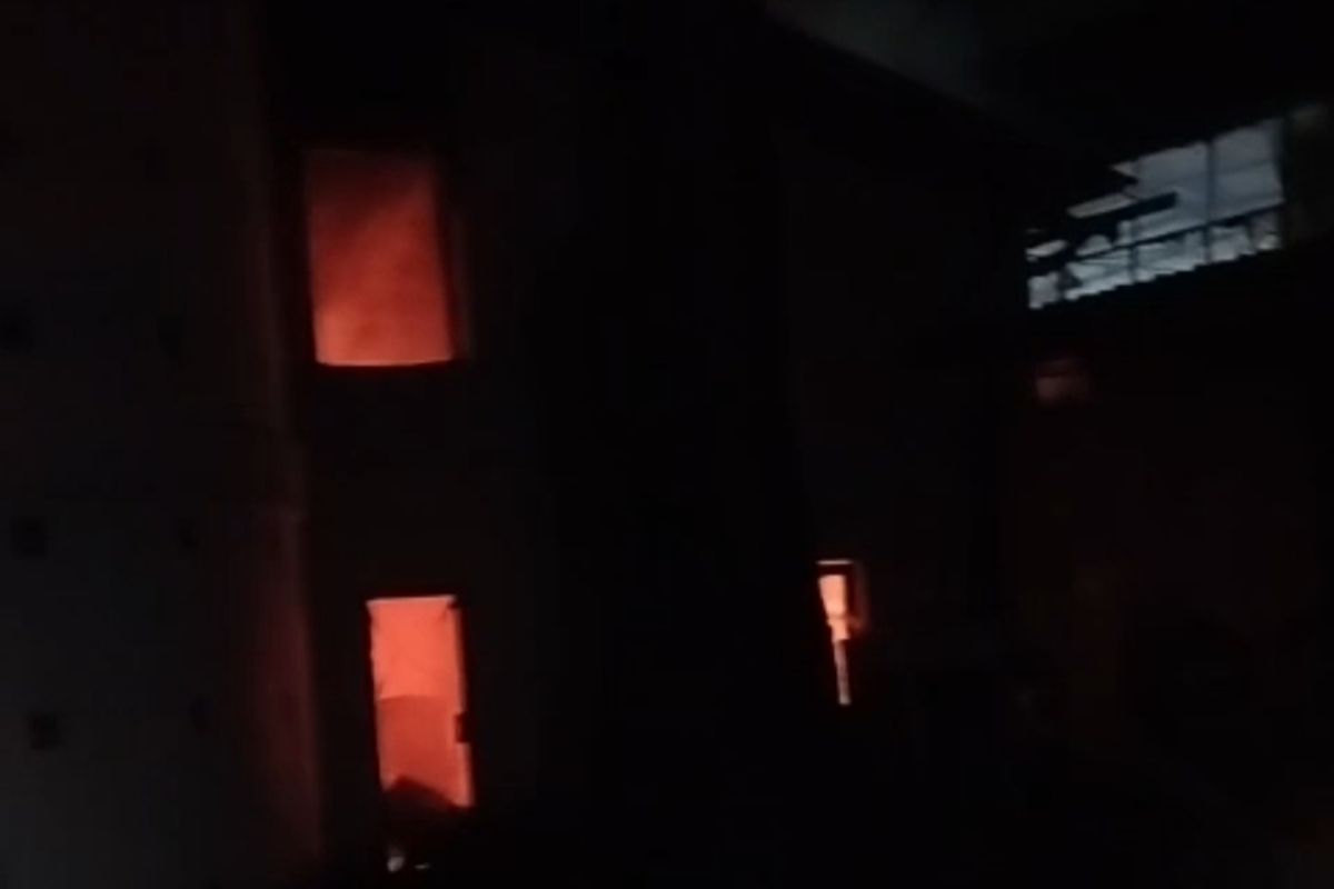 Fire Engulfs Agribusiness Office in Cengkareng, West Jakarta