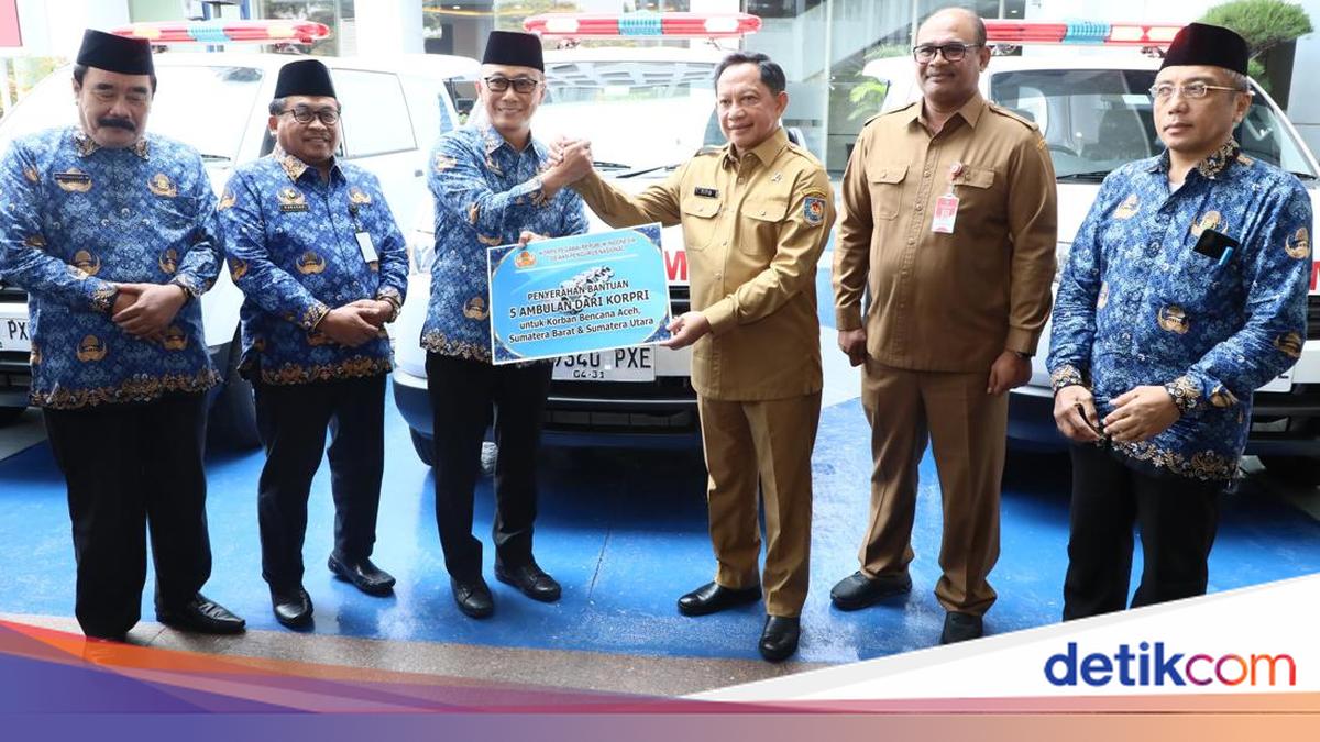 PRR Task Force Receives Five Ambulances from Korpri for Sumatra Disaster Relief