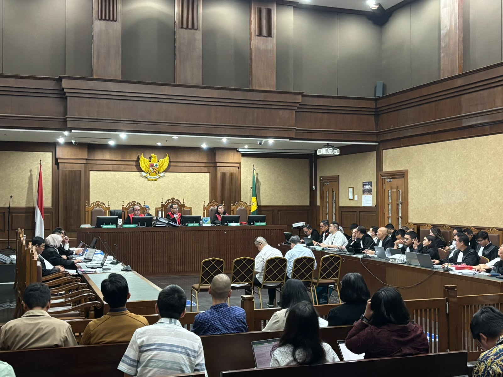Auditors in LPEI Corruption Trial Reveal Corporate Fund Flows, Find No Personal Use