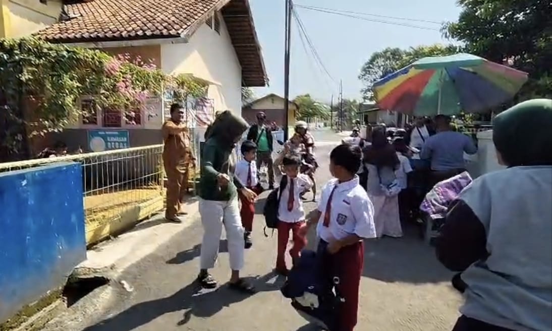 A State Primary School in Banyumas Welcomes Only Three New Students