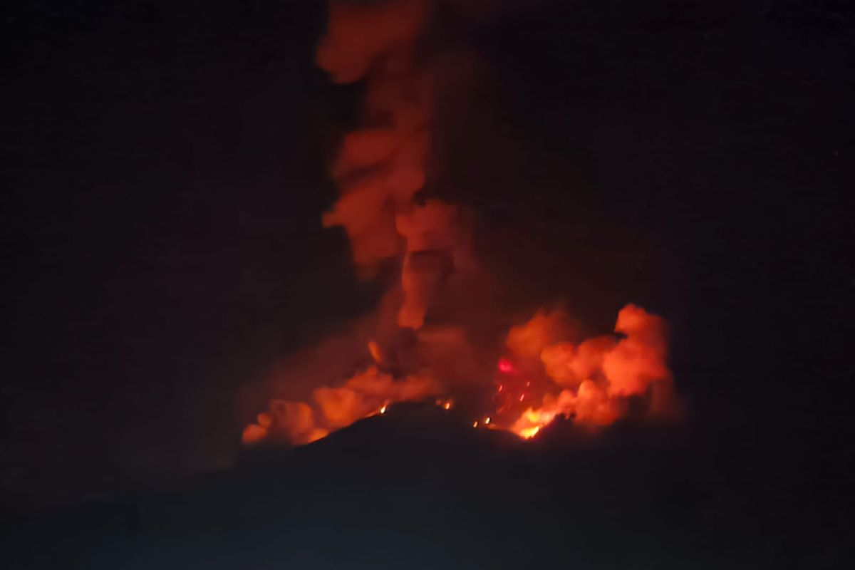 BNPB Urges Public to Heed Exclusion Zone Following Mount Karangetang Eruption