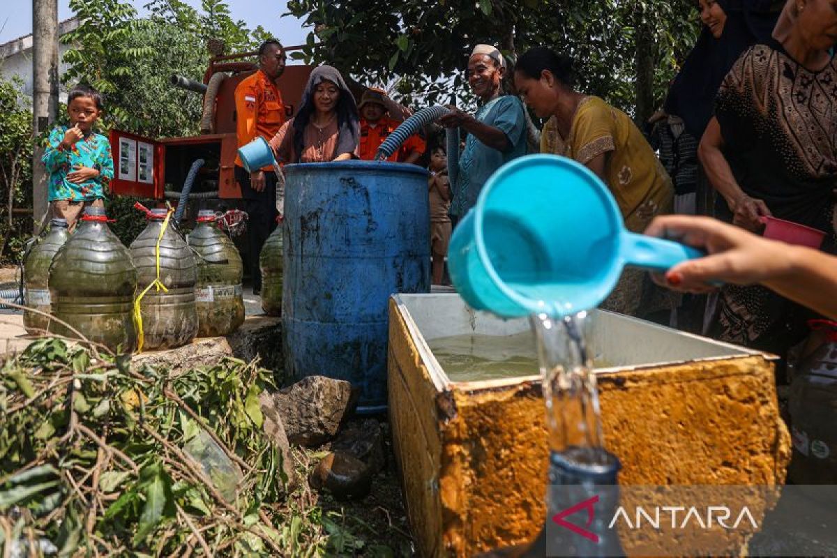 Thousands of Residents in Three Bekasi Sub-districts Struggle for Clean Water Amid Drought
