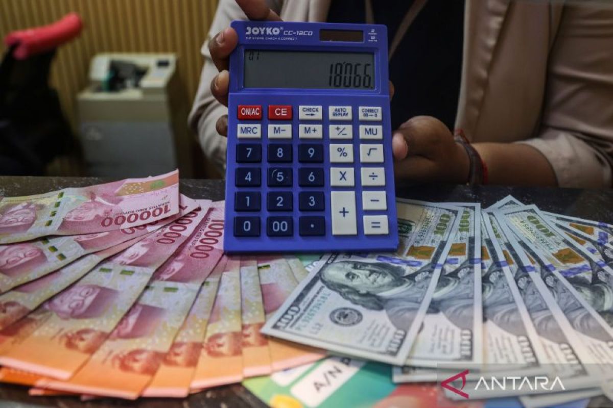 Rupiah Closes Weaker at Rp18,109 Amid US-Iran Strikes