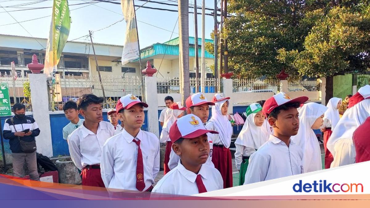 Stories from Parents on the First Day of MPLS in Mataram