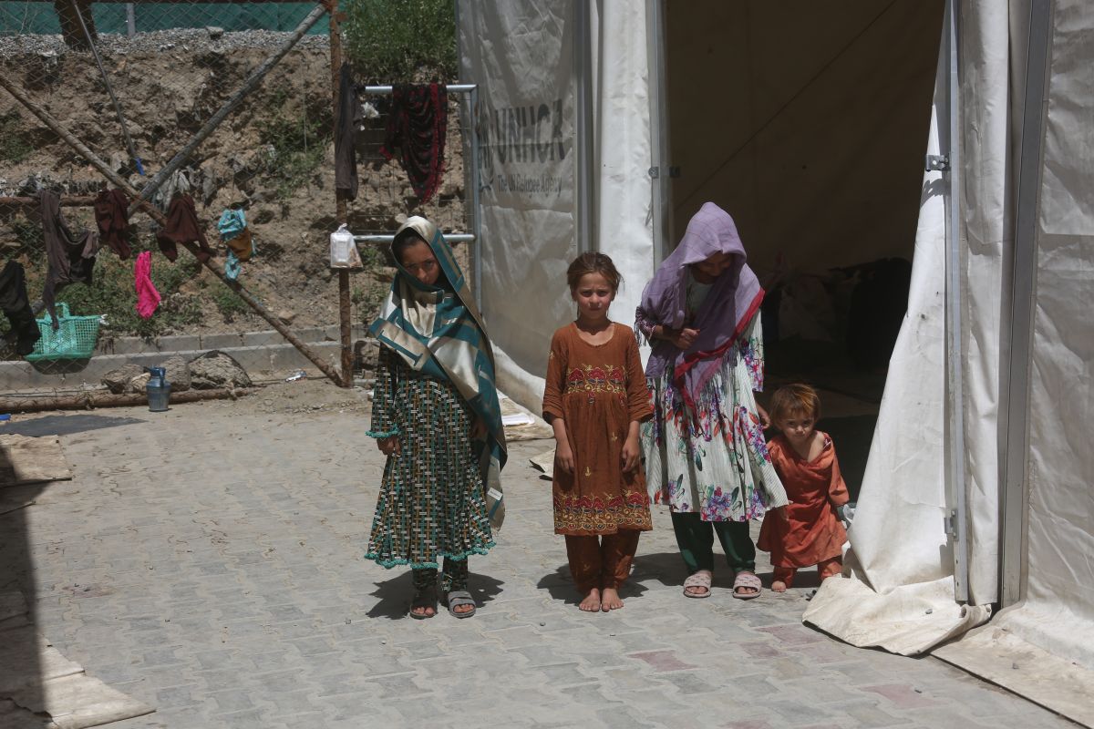 Over 4,000 Afghan refugees return home in a single day