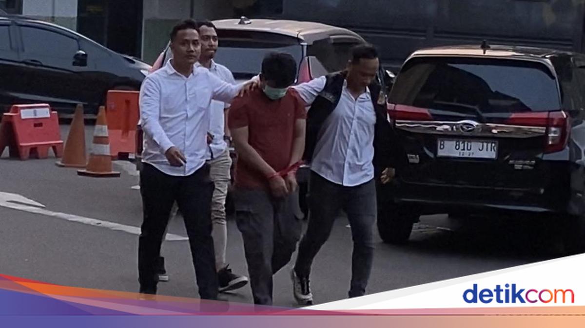 Appearance of Man Who Sent Bomb Threat to SDN Srengseng Sawah 15