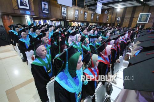 Why Teachers and Lecturers Deserve Fair Compensation
