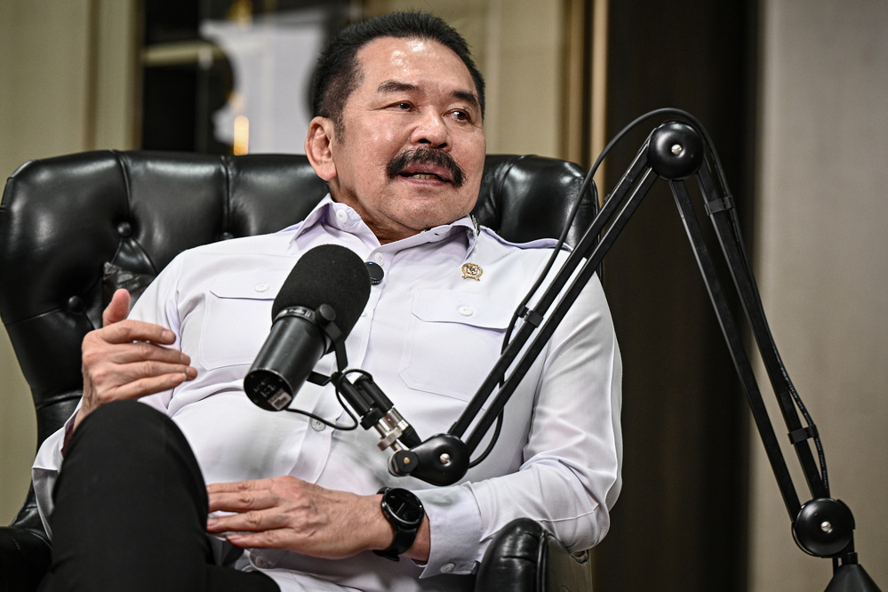 Receiving Police Chief's Visit, Attorney General Says: We Are Not Rivals