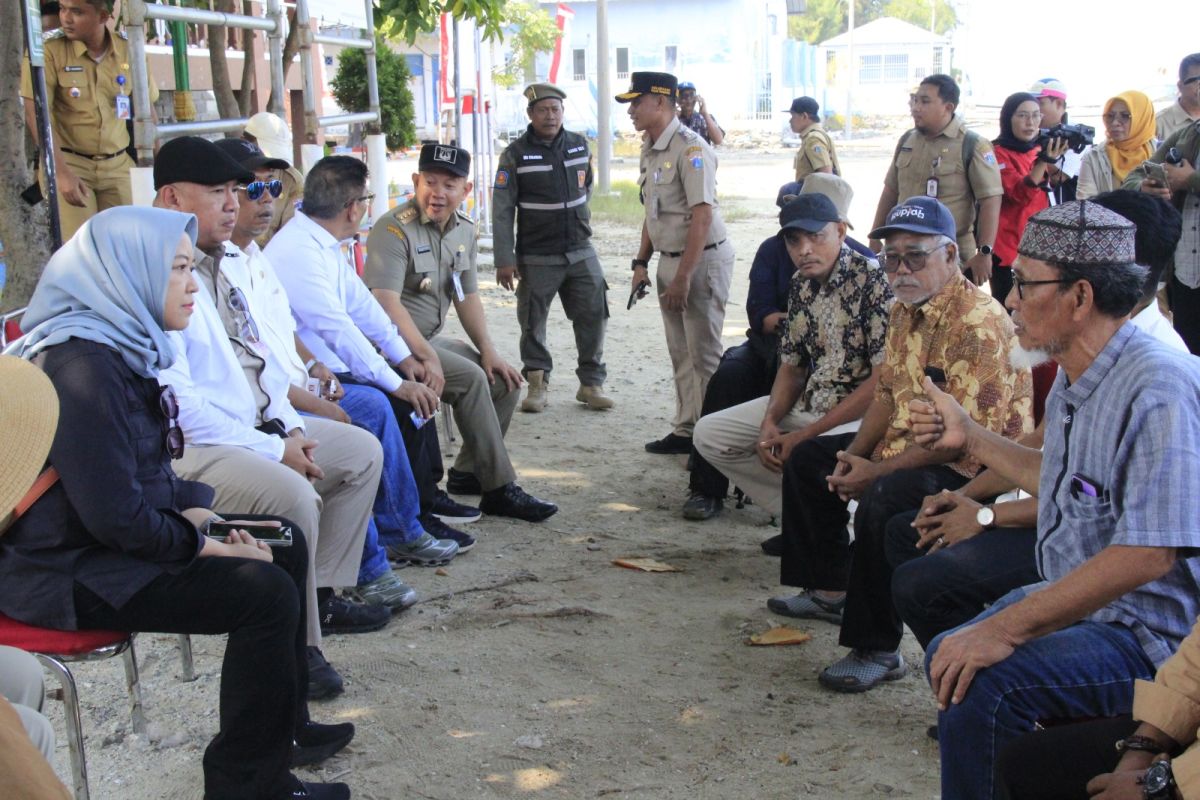 Regent raises fuel and water issues in Thousand Islands with Jakarta council