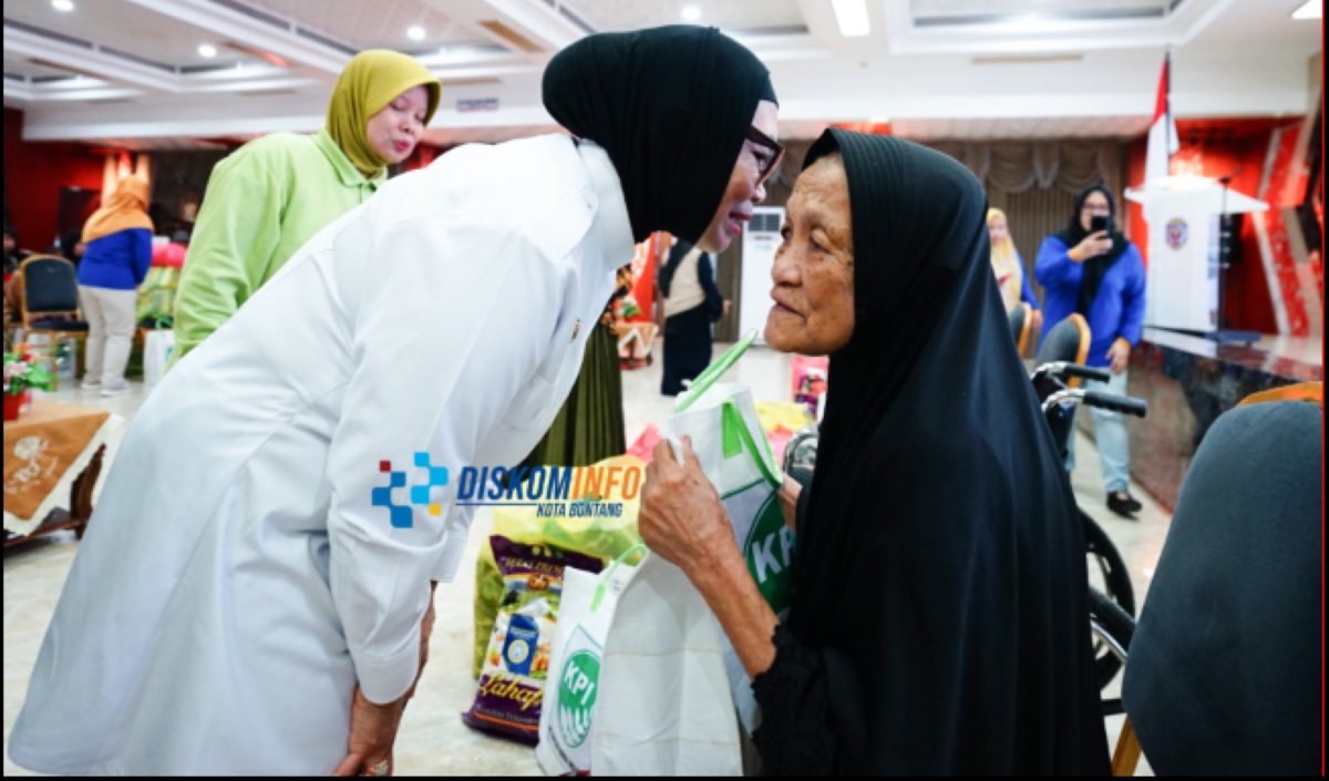 Refusing Resignation in Old Age: The Story of 55 Bontang Elderly Weaving Hope through Home Care