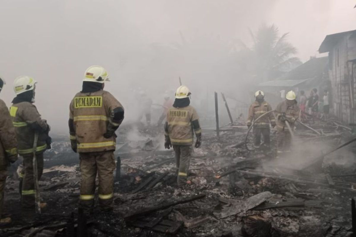 50 firefighters extinguish blaze at scrap yard in Cengkareng