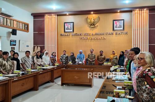 Dozens of Artisans Receive Technical Competency Training for Batik in Yogyakarta
