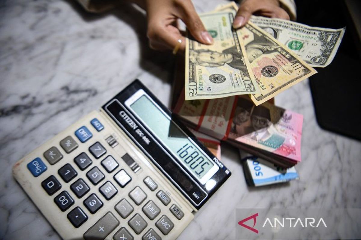 Rupiah weakens as market awaits US inflation data