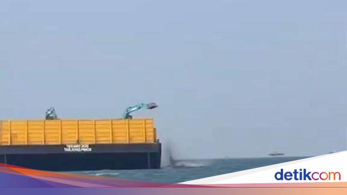 Viral Video of Barge Dumping Material in Banten Sea Blamed on Miscommunication