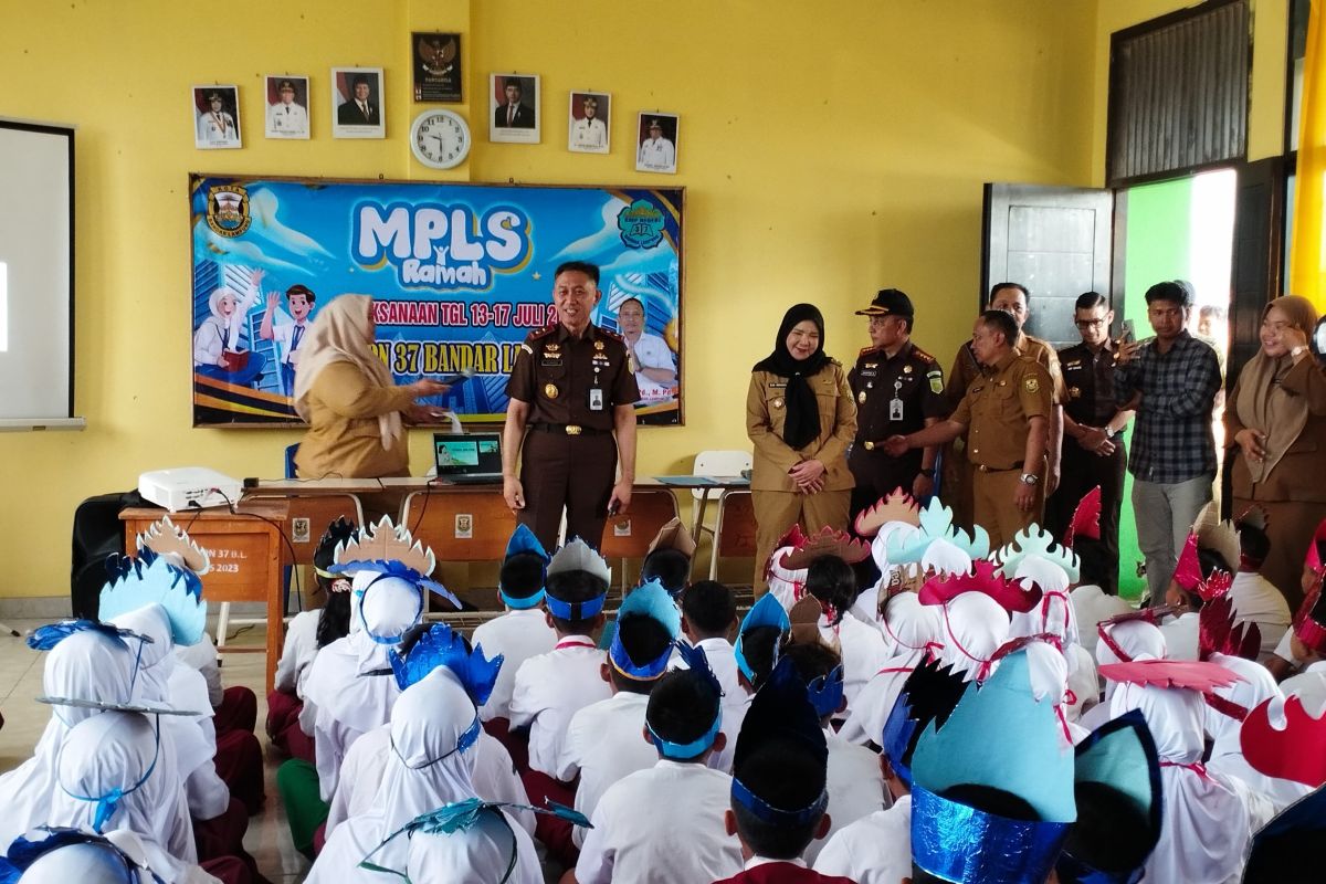 Lampung Prosecutor's Office Monitors Free Nutritious Meal Programme Across Schools