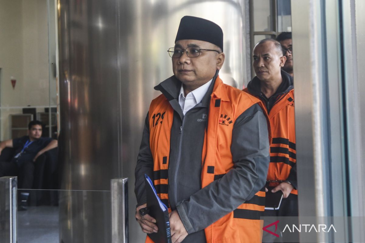 KPK Transfers Yaqut Cholil's Case Files to Prosecutors in Hajj Quota Corruption Case