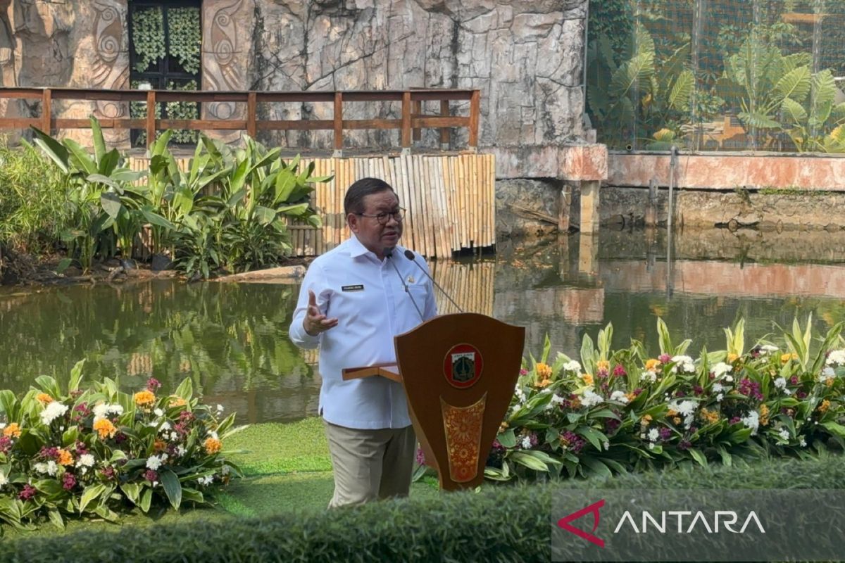 Jakarta to build meeting places for the elderly