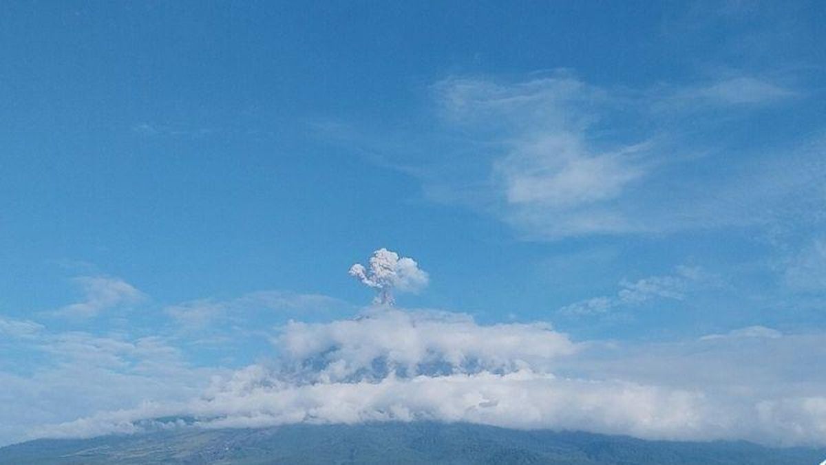 Mount Semeru Erupts Four Times in One Morning, Ash Column Reaches 1,300 Metres