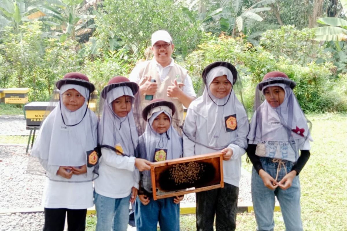 PLN EPI Holds Environmental Education for 100 Orphans and Underprivileged Children