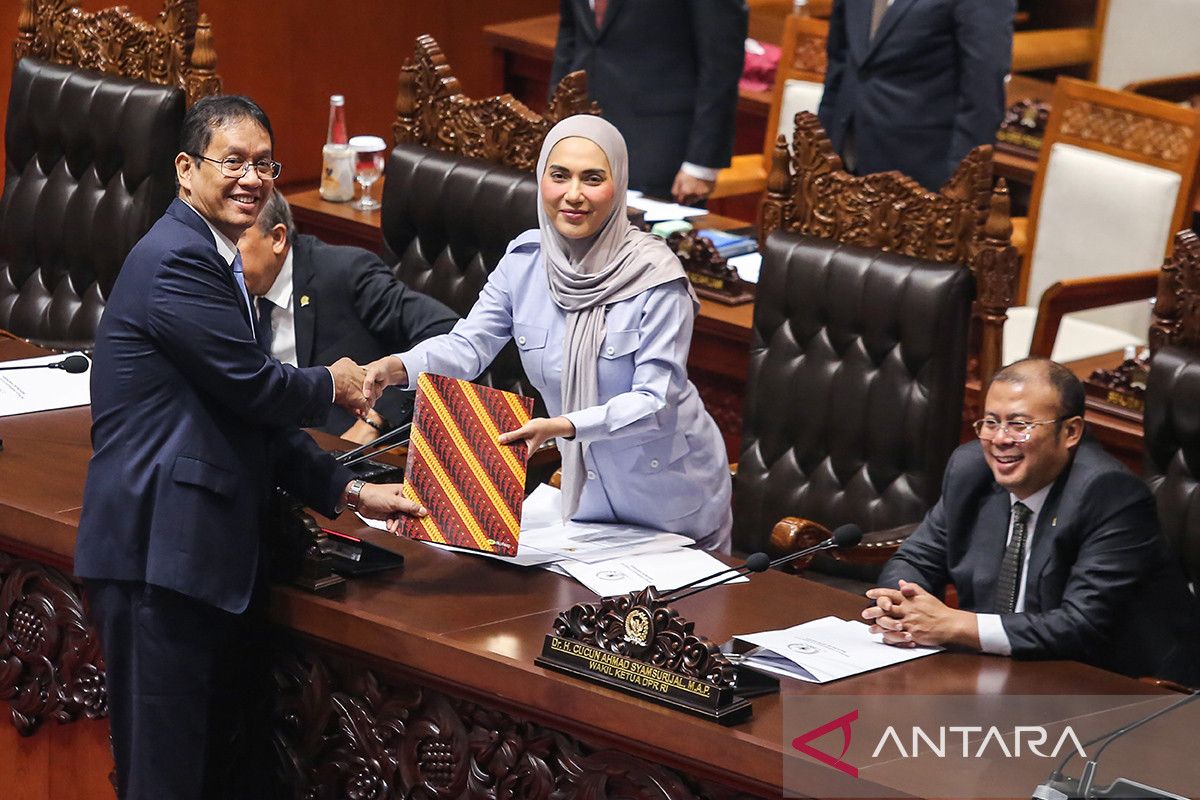 Before DPR members, Purbaya assures Indonesia's debt ratio remains safe