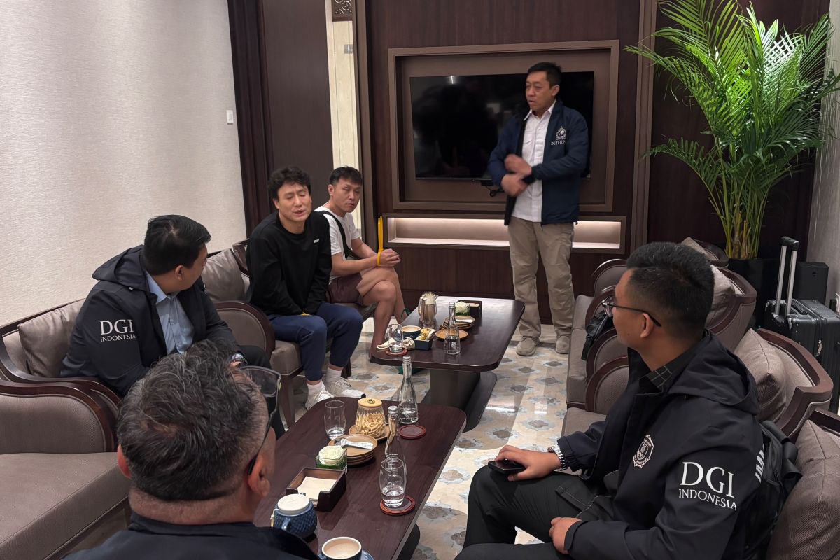 Indonesian Police Exchange Fugitives with Chinese Police