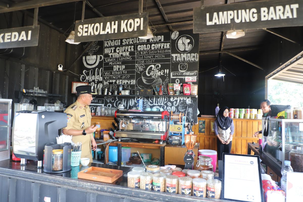 Regent of West Lampung Emphasises Innovation to Boost Appeal of Coffee School