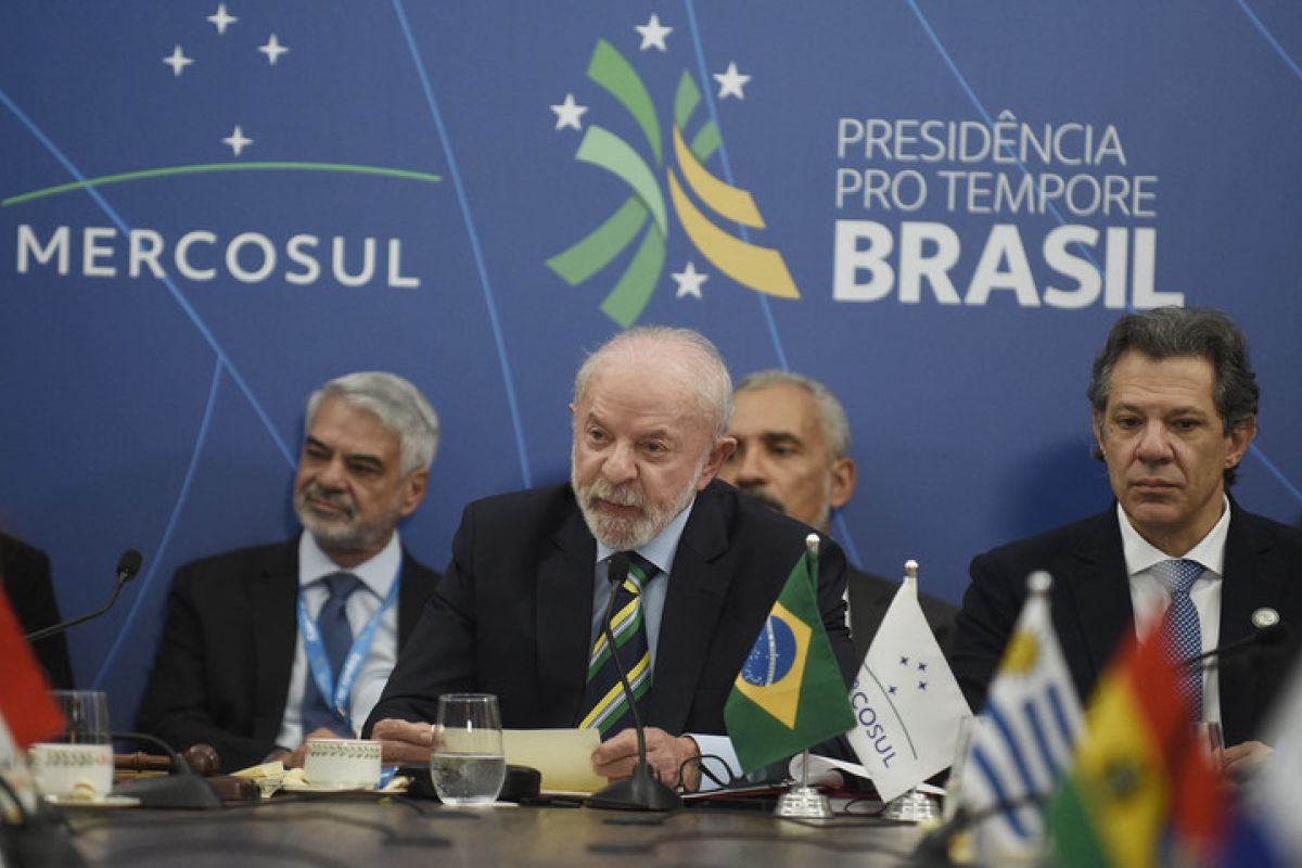 Brazilian President Slams Trump's Proposed Strait of Hormuz Tariff as 'Piracy'