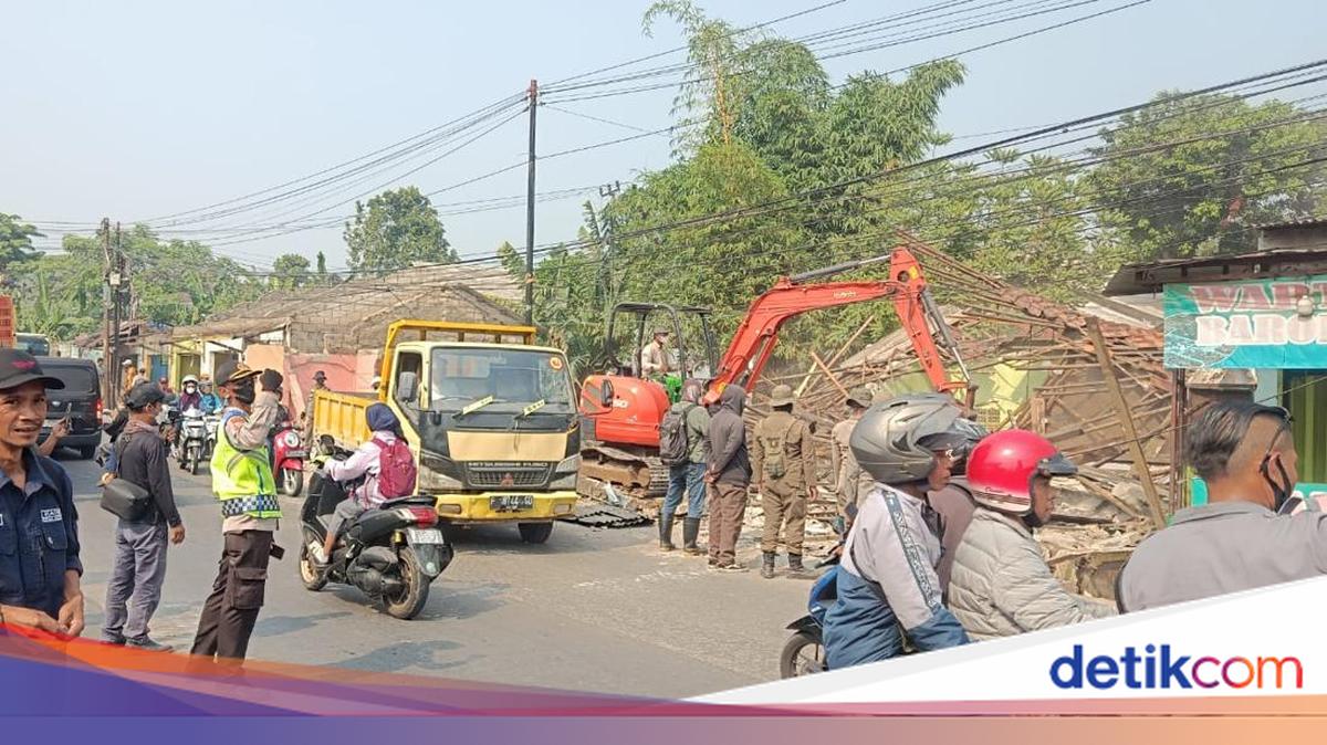 40 Illegal Buildings Erected Over Parung Bogor Drainage Demolished
