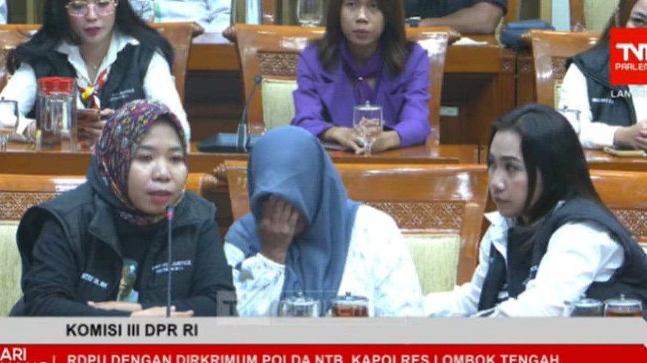 Mother of Burned Islamic Boarding School Student Begs Prabowo for Justice, Alleges Police and Ministry Cover-Up