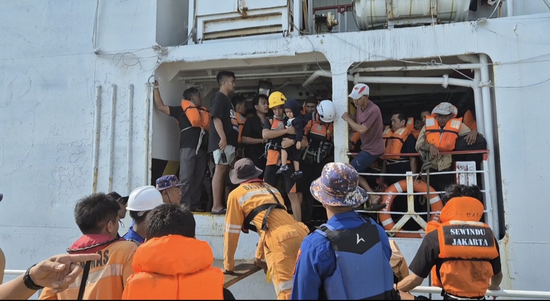 Ship Runs Aground in Pangkalbalam Channel, 253 Passengers of KM Sewindu Evacuated