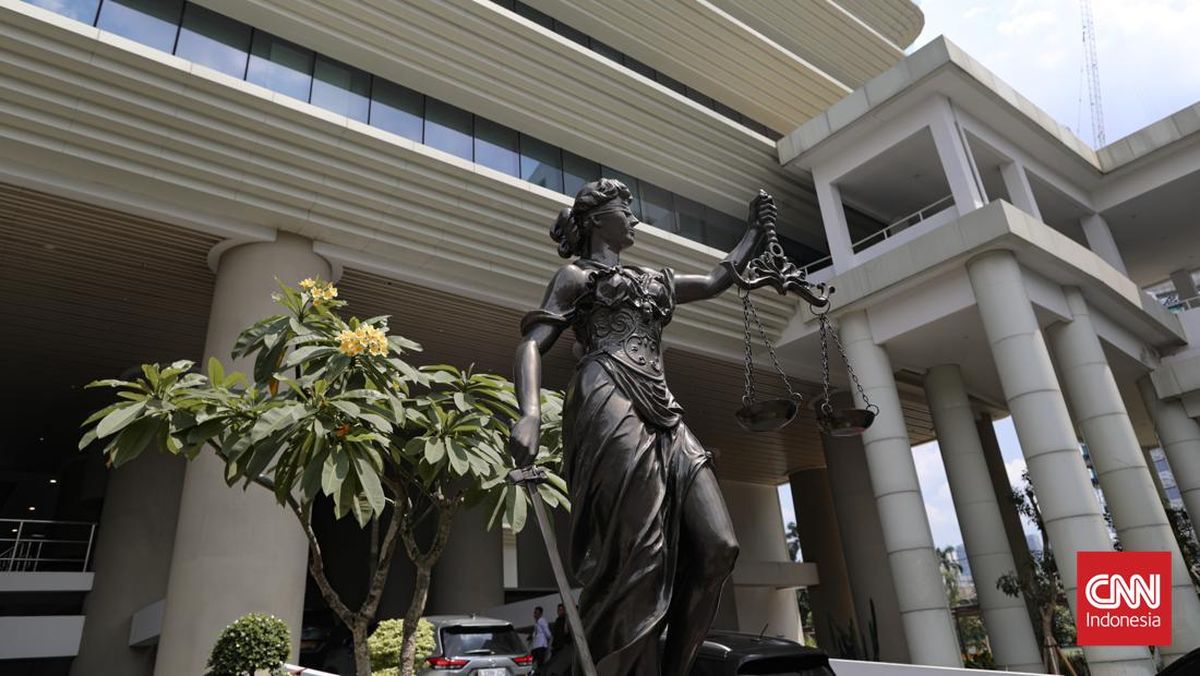Police Bring Pink Suitcase to AGO: Corruption Case Handover for Former Junior Attorney General