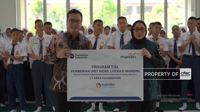 Bank Mandiri Donates Literacy Vehicle to CTARSA Foundation